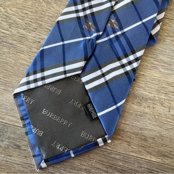 Burberry Classic Checkered and Knight Logo Plaid Tie - Picture 5 of 7